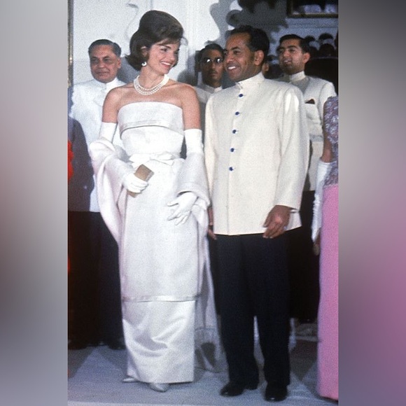 Jackie Kennedy porcelain doll - Picture 4 of 5